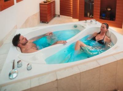 "Deluxe" luxury bath for two (120 mins)